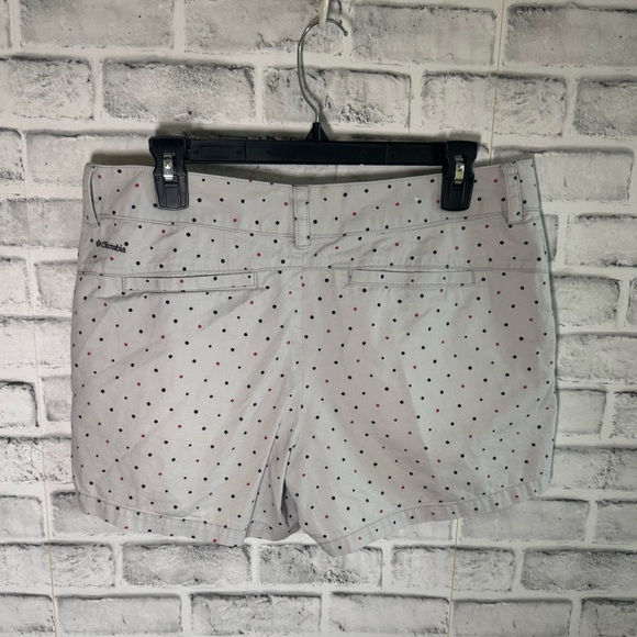 Women’s Columbia 4” inseam shorts gray with polka dots Size 10 - Picture 2 of 5